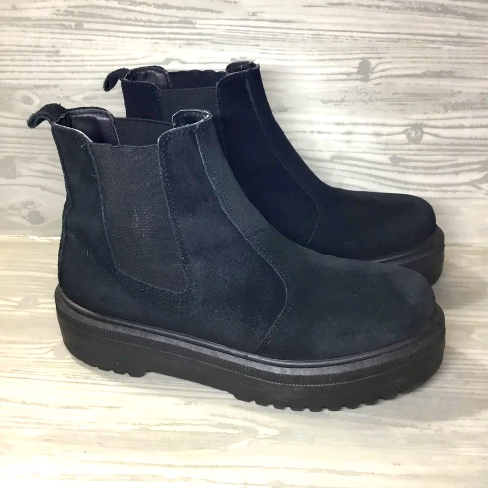 Urban Outfitters Suede Black Boots Size 8.5/39